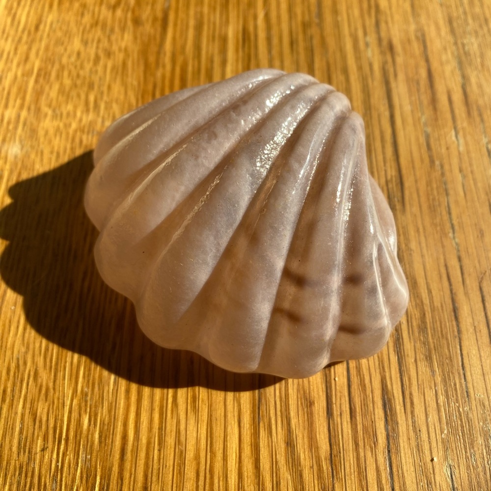 🐚 Pink Glass Seashell Sculpture - Beach Decor 🏖️